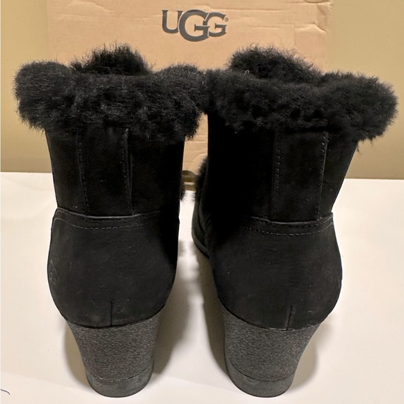 UGG JEOVANA SUEDE WATERPROOF WEDGE ANKLE BOOT SIZE 11 WOMEN - Picture 2 of 16